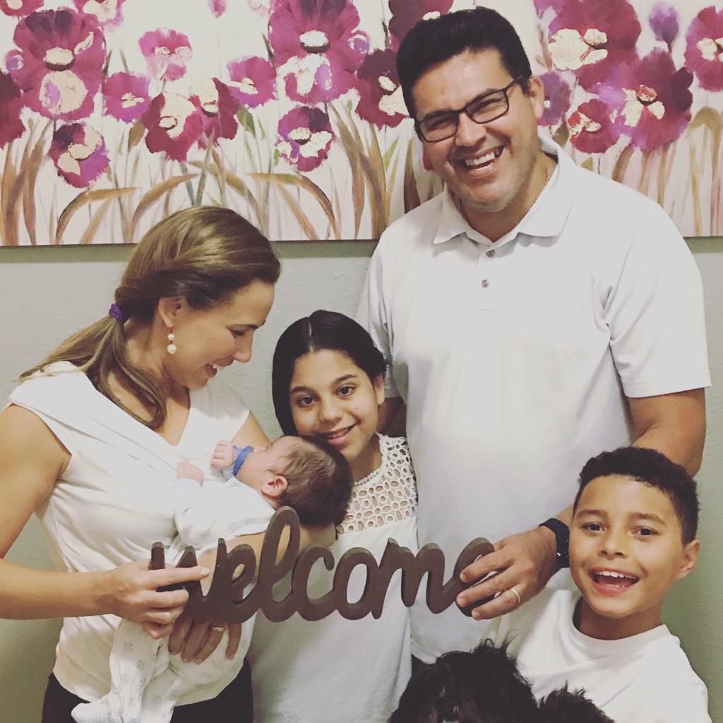A Adoção e o Milagre de Amar Incondicionalmente Miami Moms Blog