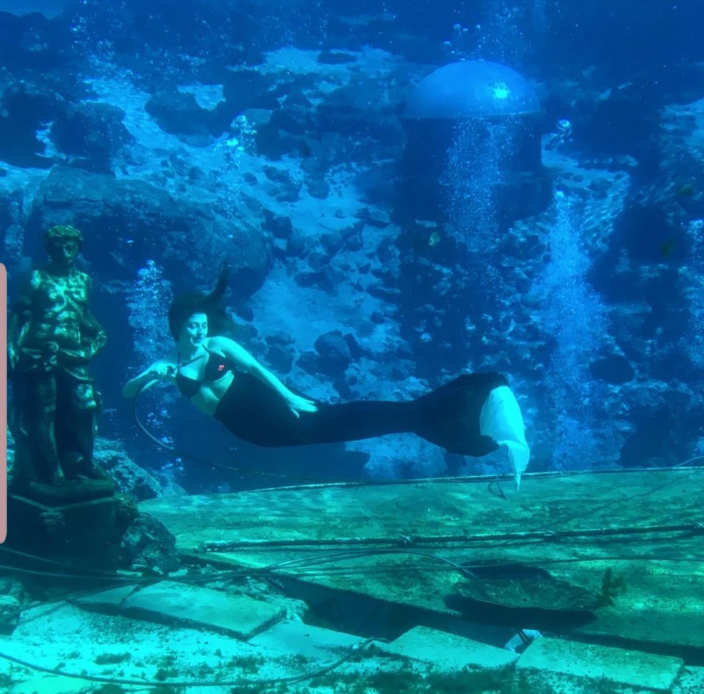 A Weeki Wachee Mermaid Ailyn Quesada Contributor Miami Moms Blog
