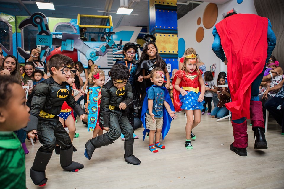 Hanging With Heroes Event Recap | Miami Moms Blog Ailyn Quesada Contributor