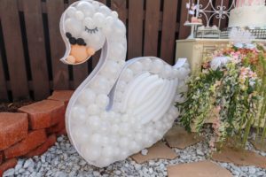 Balloon Swan Ailyn Quesada Contributor Miami Moms Blog