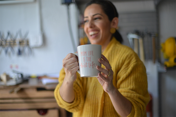 Mamá emprendedora: 3 consejos para tomarte fotos profesionales Macy Calder Contributor Miami Moms Blog