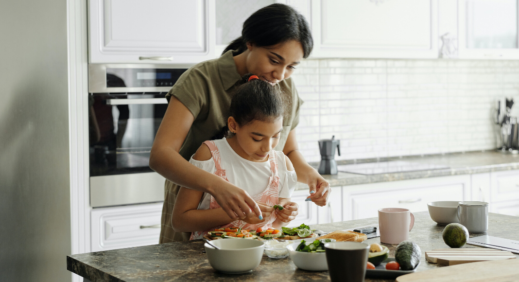 Eat more veggies! Top 5 ways to get the picky eater in your family to eat more vegetables Miami Moms Blog Zoe Costa