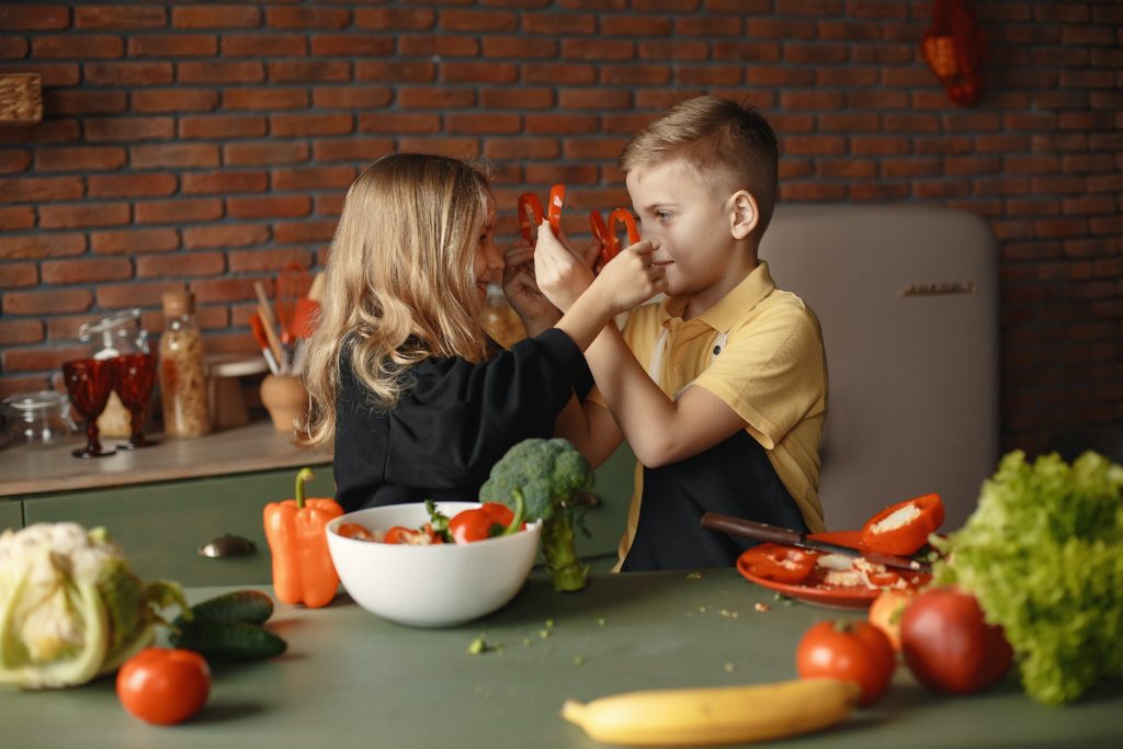 Eat more veggies! Top 5 ways to get the picky eater in your family to eat more vegetables Miami Moms Blog Zoe Costa