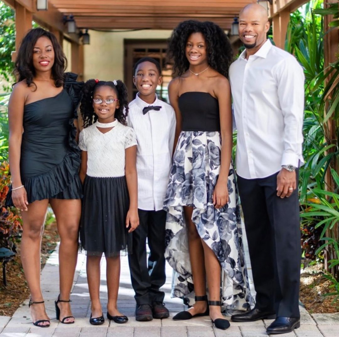 Holiday Family Photo Shoot: How to Make It a Positive Experience Sharonda Stewart Contributor Miami Mom Collective