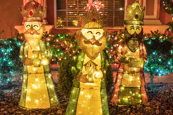 Image: Three Kings lawn decorations