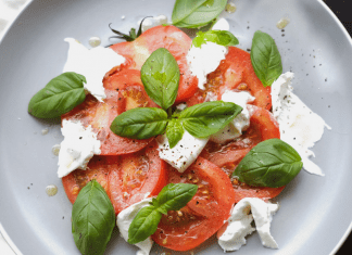 Image: Dina's Caprese bowl (PF3® Caprese Bowl Dina Garcia Contributor Miami Mom Collective)