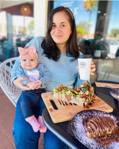 Rachel and her daughter at a local coffee shopt
