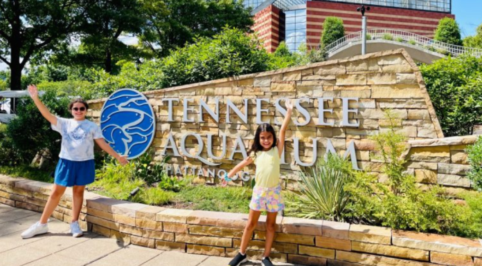 Two girls pose for a picture at the Tennessee Aquarium