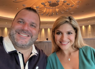 Image: A couple out to dinner