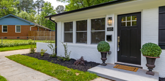Image: A nicely landscaped front walkway