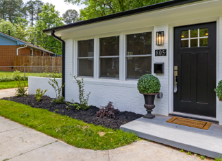 Image: A nicely landscaped front walkway
