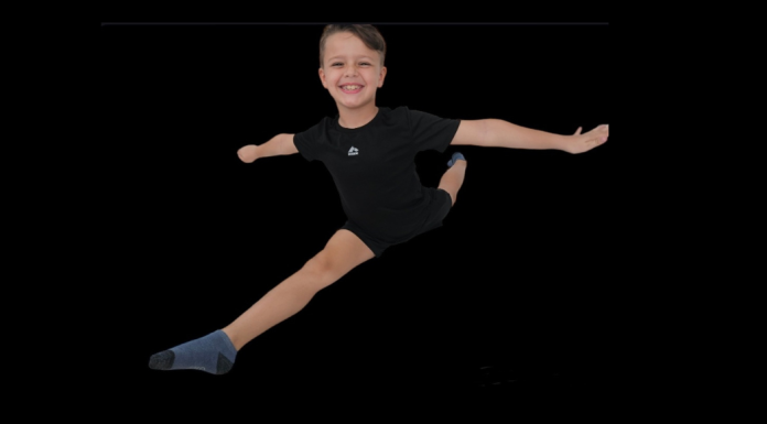 Image: Boy in a split