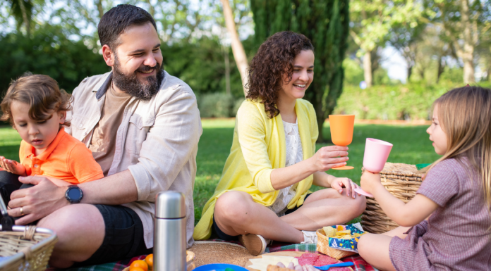 Image: A family enjoys an outdoor picnic at the park