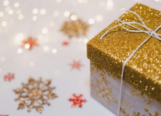Image: A glittery holiday gift box